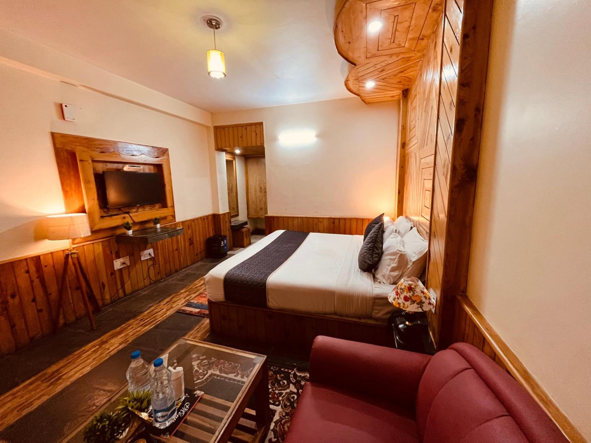 Snow Clad Riverview Hotel & Resort, Manali ภายนอก รูปภาพ